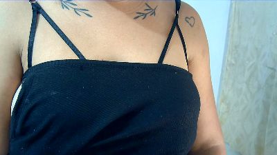 isa_bellaxx live cam on Cam4