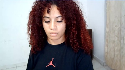 isa_bellaxx live cam on Cam4