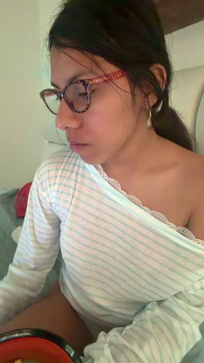 isabel_stone3 live cam on Cam4