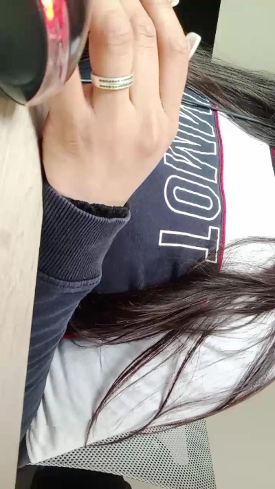 isabella22 live cam on Cam4
