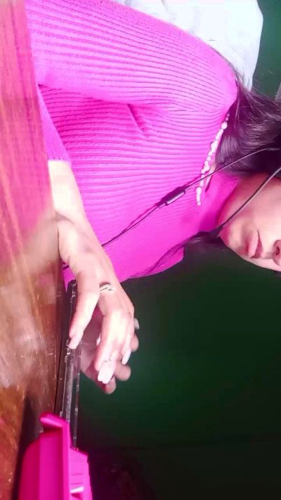 isabella22 live cam on Cam4