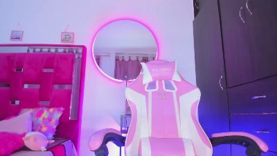 isabella_lovest live cam on Cam4