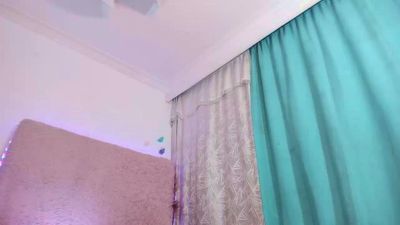 isabella_lovest live cam on Cam4