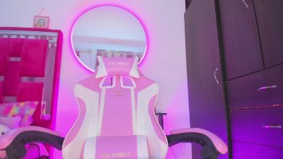 isabella_lovest live cam on Cam4