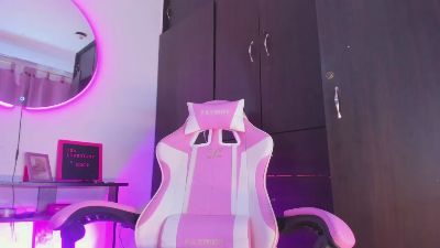 isabella_lovest live cam on Cam4