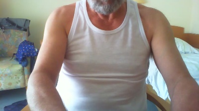 isarsurfer1 live cam on Cam4