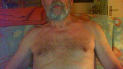isarsurfer1 live cam on Cam4