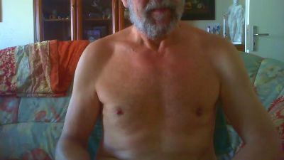 isarsurfer1 live cam on Cam4