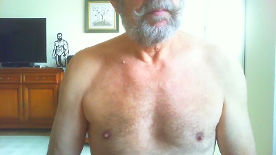 isarsurfer1 live cam on Cam4