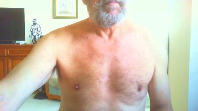 isarsurfer1 live cam on Cam4