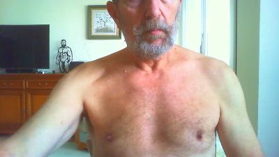 isarsurfer1 live cam on Cam4