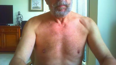 isarsurfer1 live cam on Cam4