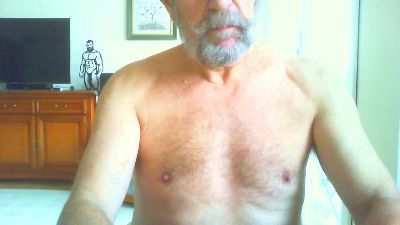 isarsurfer1 live cam on Cam4