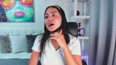 issa_wolf live cam on Cam4