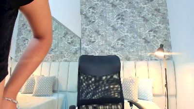 issa_wolf live cam on Cam4