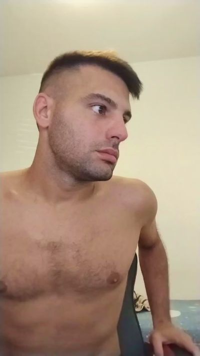 italian_bull1 live cam on Cam4