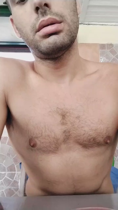 italian_bull1 live cam on Cam4