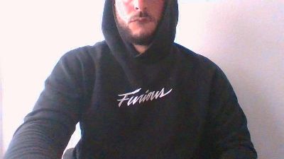 ivancho27 live cam on Cam4