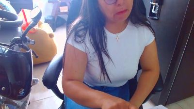 ixchel91 live cam on Cam4