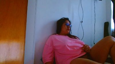 ixchel91 live cam on Cam4