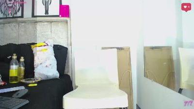 izan_hot2 live cam on Cam4