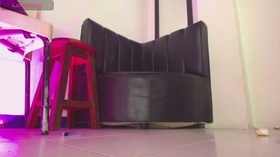 izan_hot2 live cam on Cam4