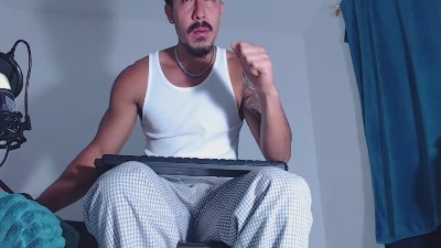 jackknastee35g1 live cam on Cam4