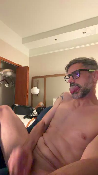 jareth_returnss live cam on Cam4