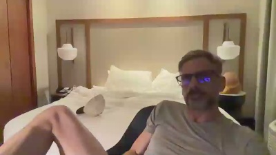 jareth_returnss live cam on Cam4