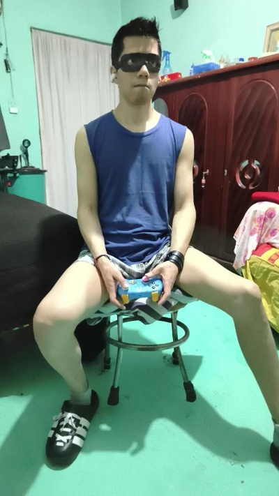 javi1017 live cam on Cam4