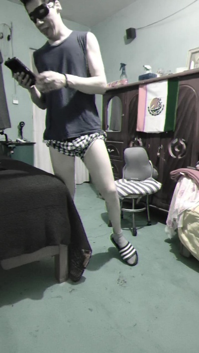 javi1017 live cam on Cam4