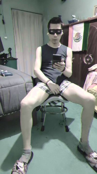 javi1017 live cam on Cam4