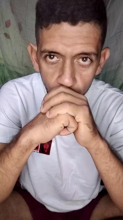 javier18 live cam on Cam4