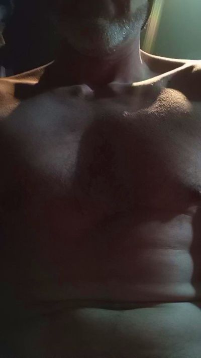 javier198_hot live cam on Cam4