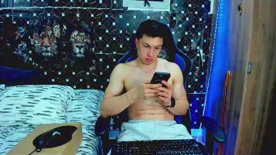 javiersexyvoy live cam on Cam4