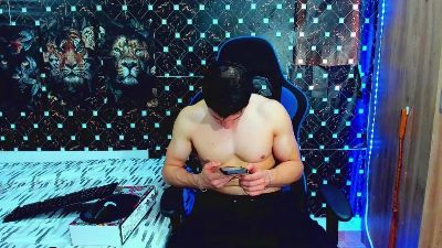 javiersexyvoy live cam on Cam4
