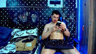 javiersexyvoy live cam on Cam4