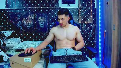 javiersexyvoy live cam on Cam4