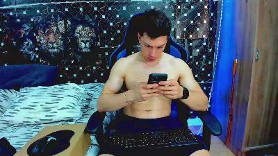 javiersexyvoy live cam on Cam4