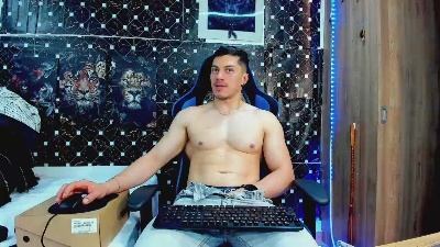 javiersexyvoy live cam on Cam4