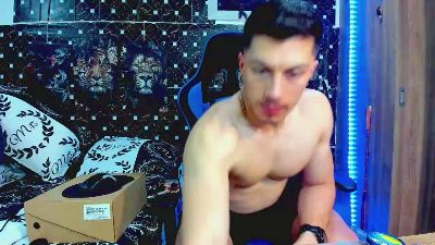 javiersexyvoy live cam on Cam4