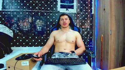 javiersexyvoy live cam on Cam4