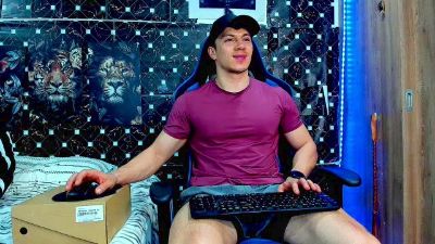 javiersexyvoy live cam on Cam4