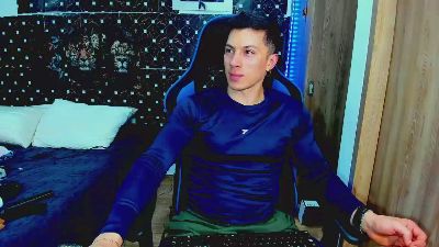 javiersexyvoy live cam on Cam4