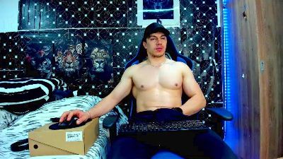 javiersexyvoy live cam on Cam4