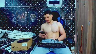 javiersexyvoy live cam on Cam4