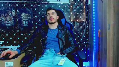 javiersexyvoy live cam on Cam4