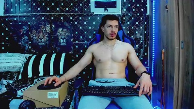 javiersexyvoy live cam on Cam4