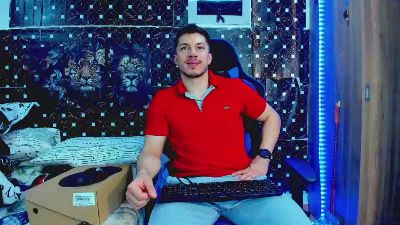 javiersexyvoy live cam on Cam4