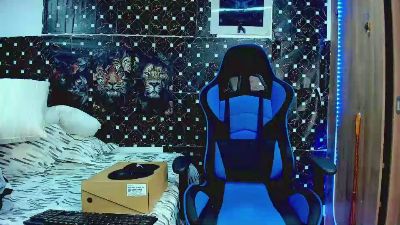 javiersexyvoy live cam on Cam4